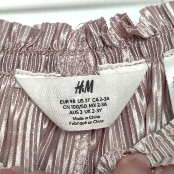 H&M 2-piece Shimmery Set Top and bottom Size 3T Toddler - Picture 10 of 11